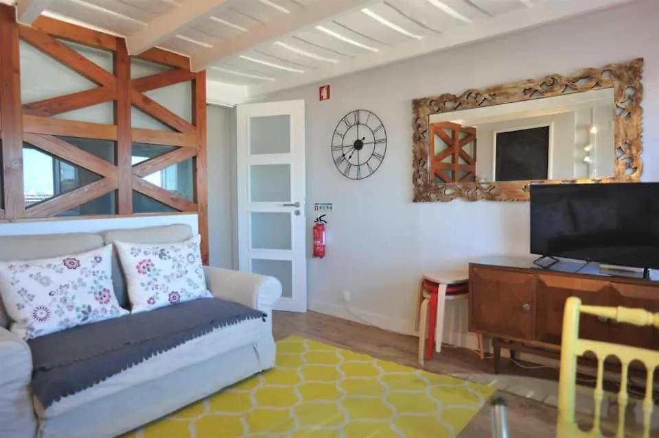 Alfama - Two Bedroom Apartment With River View 리스본